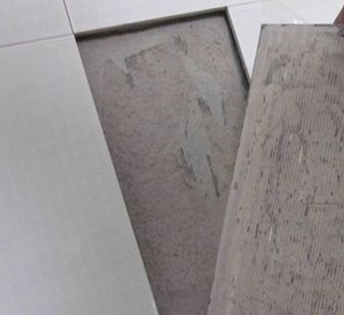 菏泽市瓷砖空鼓维修公司分享瓷砖铺贴时如果打浆（即涂抹在瓷砖背面和基层上的砂浆或瓷砖胶）过少，会带来以下问题