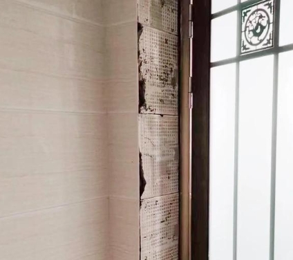 菏泽市瓷砖空鼓免砸砖维修公司分享吸水砖泡水时间不够或过长都会对瓷砖铺贴效果产生影响